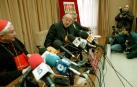 El cardenal Joseph Ratzinger y el obispo Fernando Sebastián en la presentación del libro 'Mi vida' del cardenal
