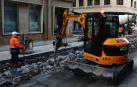 Un trabajador, en unas obras en la calle Cortes de Navarra de Pamplona