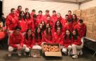 Los quintos de 2005 junto a las cajas con los roscos que repartieron