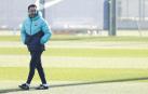El entrenador del FC Barcelona, Xavi Hernández, participa en un entrenamiento anterior del primer equipo.