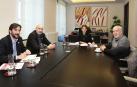 María Chivite (centro) junto a representantes de CONPYMES durante la reunión mantenida.