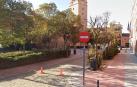 Acceso a la Plaza del Mercurio del distrito madrileño de Hortaleza, donde los agentes vieron a los tres individuos acompañando al retenido.