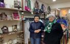 Ascen Sanz de Galdeano y Garbiñe Zabalza, dueñas de Maitagarri, en la calle Mayor número 7
