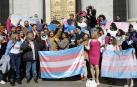 La ministra de Igualdad Irene Montero (c) celebra con miembros del colectivo LGTBI la aprobación de la Ley Trans en el Congreso