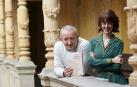 Fernando Rey e Irene Vallejo, en el claustro isabelino del edificio del INAP del Gobierno de Navarra
