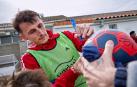 Fotos de los aficionados en el entrenamiento de "carnaval" de Osasuna./