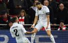 Carvajal y Benzema celebran uno de los cinco goles marcados al Liverpool