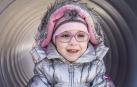 Niña con gafas