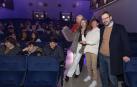 David Serrano, Rodrigo Díaz y Renata Hermida, con alumnos del colegio Anunciata de Tudela antes de la proyección.