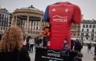 Camiseta gigante de Osasuna en la plaza del Castillo