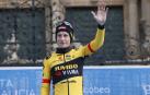 Jonas Vingegaard celebra su victoria en  O Gran Camiño