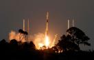 Lanzamiento del cohete Falcon 9 desde Cabo Cañaveral, en Florida, para llevar una nueva flota de satélites de comunicaciones Starlink