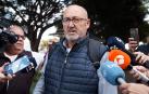 El exdiputado del PSOE Juan Bernardo Fuentes sale de la Audiencia Provincial de Santa Cruz de Tenerife tras declarar por el 'caso Mediador' el pasado 22 de febrero