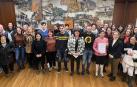 Foto de familia de parte de los representantes de entidades públicas y privadas que se han adherido al Pacto por los cuidados de Estella tras el acto celebrado este martes