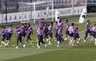 Los jugadores del Real Madrid se ejercitan este miércoles en la Ciudad Deportiva.
