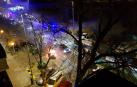 Contenedor ardiendo en la avenida Zaragoza a raíz del enfrentamiento entre aficionados de Osasuna y Athletic Club