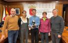 La comisión. Desde la izda. Javier Riezu (Joyería relojería Riezu), Marta Puente, el edil Mikel Colomo, Cristina Pinillos y Alberto Araiz (Cope)