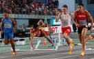 Momento de la caída de Quique Llopis en la final de los 60 metros vallas de los Campeonato Europeos de pista cubierta de Estambul