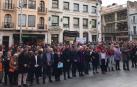 Concentración ante el Ayuntamiento de Badalona contra la violación grupal a una niña de 11 años por cinco menores