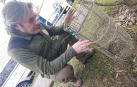 Un técnico de Guarderío de Medio Ambiente, en el lugar donde se encontraba el ejemplar de Barlia Robertiana