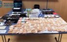 Vídeo del dinero y material incautado tras robar a un hostelero en Sanfermines