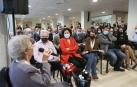 María Chivite y el resto de autoridades escuchan la intervención de la residente Amparo Hernández