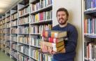 Orestes Barbero, en la biblioteca de la UN