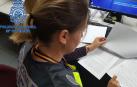 Una agente de la Policía Nacional