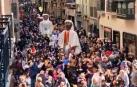 La Comparsa de Gigantes y Cabezudos participa en el desfile del cortejo del Cuerpo de Ciudad