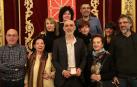 Virgilio Sanzol (primo), Marisa Sanz (madre), Alfredo Sanzol (premiado), Esther Elizalde (tía) y Juanba Sener (amigo). Detrás: Carmen Sanzol (prima), Salomé Azcona (prima) yTere Eslava. Arriba: Amaya Pinillos (amiga) y Raúl Vicente (amigo).