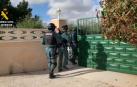 Entrada de la Guardia Civil en un chalé de la partida de El Moralet de Alicante dentro de una operación antidroga