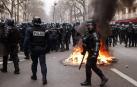 Agentes policiales, durante los disturbios en París