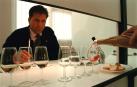 Un momento de la cata de vinos navarros en 1998