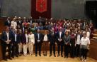 Foto de familia de los parlamentarios en el último pleno de legislatura