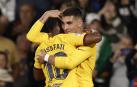 Los jugadores del FC Barcelona, Ferrán Torres (d) y Ansu Fati, celebran el cuarto gol del equipo barcelonista