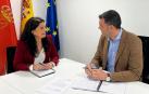 Maribel García Malo (izda.) y Javier García en un encuentro anterior en la sede del PP en Navarra