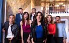 Toni Acosta, con el resto del reparto de la serie