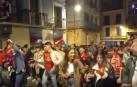 Los aficionados rojillos festejan la victoria tras el partido y se dirigen hacia la plaza del Castillo a celebrarlo
