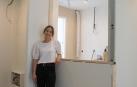 Irene Echeverría Cruchaga, @BlancoMetro en redes sociales, en una vivienda en obras
