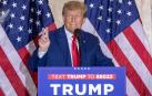 El expresidente estadounidense Donald Trump pronuncia un discurso en su resort Mar-a-Lago en Palm Beach después de su comparecencia ante un juez para escuchar los cargos en su contra