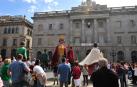 Los gigantes de Tafalla bailan frente al Ayuntamiento de Barcelona, donde levantaron gran expectación