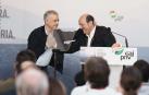Saludo entre Iñigo Urkullu y Andoni Ortuzar, este domingo en la celebración del Aberri Eguna en Bilbao
