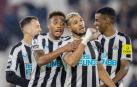 Los futbolistas del Newcastle celebran un gol