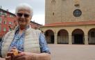 Marichu Urbelz Erro ante la parroquia de San Juan de Burlada, donde ha colaborado como catequista, coralista y, ahora, en la pastoral de enfermos