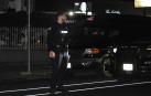 Los oficiales de policía buscan casquillos en la escena del crimen en Madison Avenue
15/04/2023