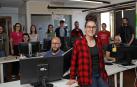 De izquierda a derecha: Mario Azcona, Cristina Dalama, Mikel Diaz (sentado detrás), Aiala Ostolaza, Alba Vergara, Chechu Ramírez (sentado delante), Aitor Narro, Marcos García, Lorena Ares, Javier Díez, Daniel Ortiz y Carlos F. de Vigo, ayer, en la sede de Dr. Platypus & Ms. Wombat
