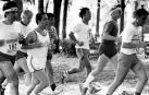 Varios de los corredores que participaron en la VI Media maratón de Pamplona de 1987