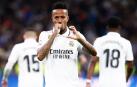 Eder Militao dedica su tanto a la cámara