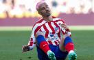 El delantero del Atlético de Madrid, Antoine Griezmann, se lamenta de una ocasión fallada