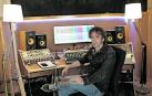 Felipe Carbajal, Gussy, ayer en el estudio de grabación que tiene en Pamplona